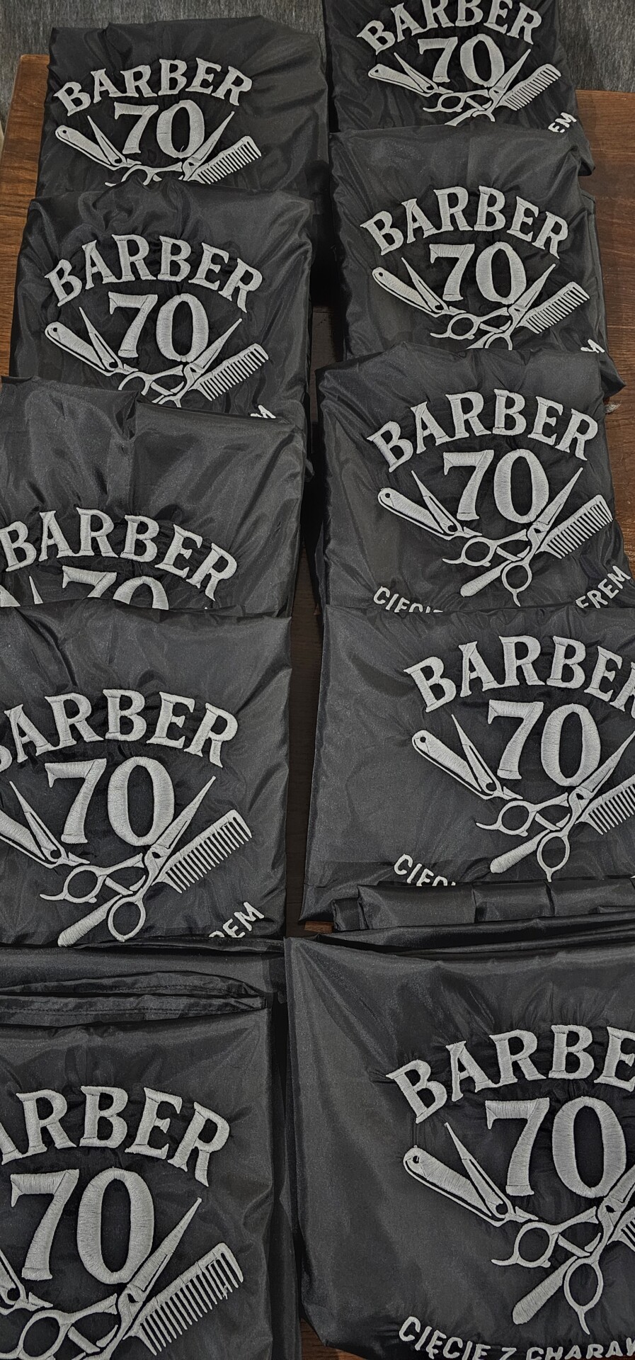 Haft na pelerynie fryzjerskiej - obrazek 5